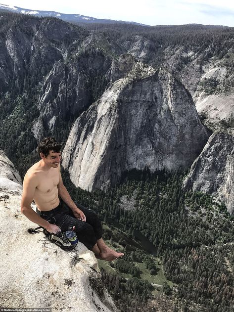 Alex Honnold sits atop the summit of El Capitan in June 2017, having just become the first person ever to climb the rock without a rope Rock Climbing Aesthetic, Yosemite Climbing, Climbing Aesthetic, Club Pics, Hothouse Flower, Solo Climbing, Rock Climbing Outfit, Alex Honnold, Rock Climbing Workout