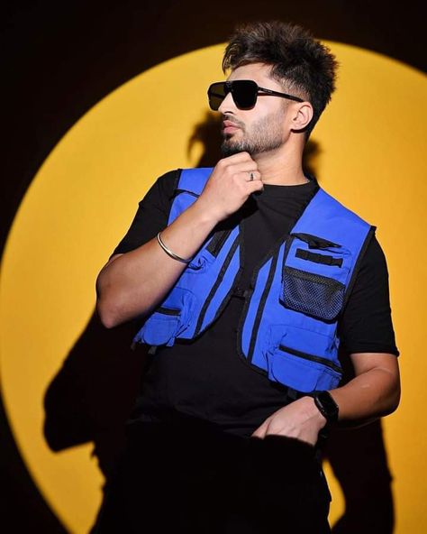 Jassie Gill Wallpaper, Jassie Gill, Jassi Gill, Happy Birthday Cake Photo, Snow Photoshoot, Punjabi Love Quotes, Couples Hugging, Cake Photo, Background Wallpaper For Photoshop