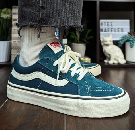 Vans Azul, Estilo Vans, Diy Sneakers, Vans Outfit, Blue Vans, Everyday Shoes, Shoe Inspo, Cool Shoes, Vans Off The Wall