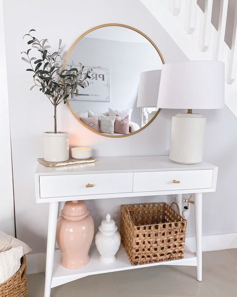 White Console Table Entryway, Entryway Console Table Decorating, White Console Table Decor, White Entry Table, White Entryway Table, Cozy Entryway, Diy Tabletop, Blue Dorm, Illustrations Ideas