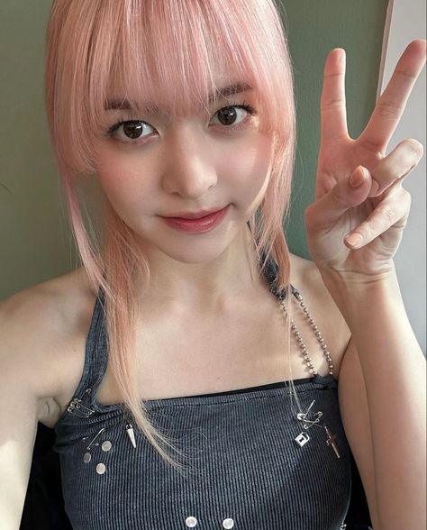 Lily Nmixx, Nmixx Lily, Glee Club, Blue Lily, Pre Debut, March 4, Korean Hairstyle, Korean Makeup, Lily Pads