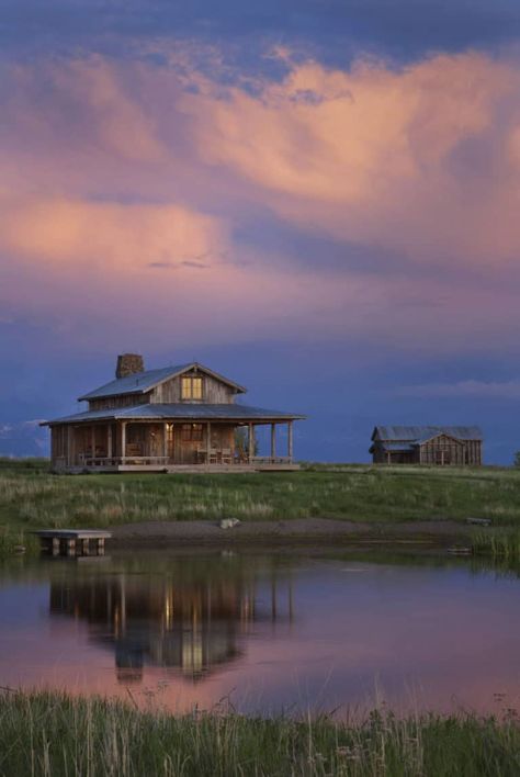 Rustic ranch retreat in Montana features a dramatic mountain backdrop Rustic Exterior, Modern Mountain Home, Mountains Travel, Vacation Cabin, Adventure Hiking, Cabin In The Woods, Nature Adventure, Maine House, Ranch House