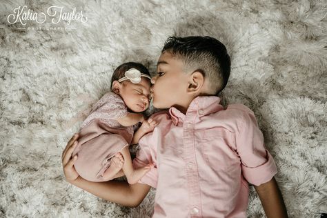 Brother With Newborn Sister, Big Brother And Newborn Sister Photos, Big Brother Newborn Sister Photos, Brother Sister Newborn Pictures, Big Brother Baby Sister Pictures, Brother And Newborn Pictures, Sibling Photography Newborn Big Brothers, Big Brothers And Little Sister Pictures, Big Brother Little Sister Pictures