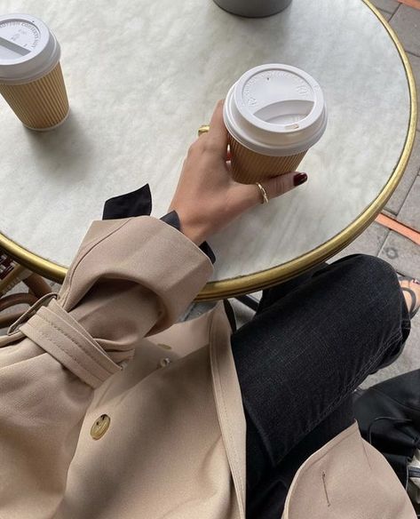 Beige Outfit, Coffee Photos, Classy Aesthetic, Aesthetic Coffee, Beige Aesthetic, Autumn Aesthetic, Coffee Cafe, Coffee Addict, Instagram Aesthetic