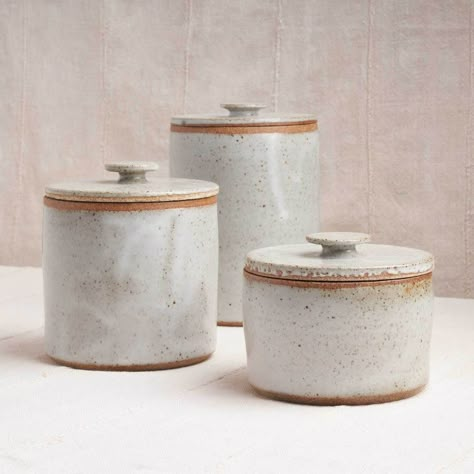 Pottery Canisters, Desert Bungalow, Kitchen Pottery, Creative Ceramics, Ceramic Canister Set, Pottery Jars, Ceramic Canisters, Keramik Design, Slab Pottery