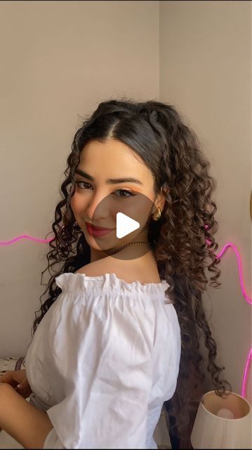 Roua zardi on Instagram: "Curly hairstyle inspo ✨Day 3 | hairstyle 3 #curlyhair #hair #naturalhair #curls #curlyhairstyles #curly #hairstyles #curlygirl  #hairstyle #explorepage #longhair #hairgoals #wavyhair #makeup #naturalhairstyles #hairstylist #healthyhair" Fancy Natural Curly Hairstyles, Cute Soccer Hairstyles For Curly Hair, Curly Hair Front Braids, Cute Curly Hair Styles Easy, Natural Curly Hair Styles Easy, Curly Hairstyles For Church, Easy Hairstyles For Medium Curly Hair, Cute Hair Styles Curly Hair, Latina Curly Hairstyles