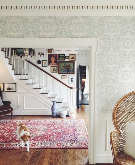 Staircase Wallpaper Ideas, Staircase Wallpaper, Foyer Wallpaper, Wallpapered Entryway, Hallway Wallpaper, Dining Room Wallpaper, Vintage Living Room, Entry Hall, Wallpaper Living Room