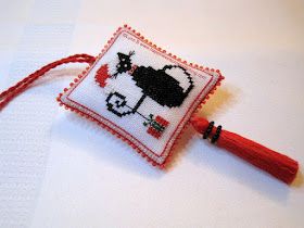 Mini Cats, Scissors Holder, Black Cat Cross Stitch, Cross Stitch Finishing Ideas, Cross Stitch Mini, Scissor Fobs, Free Printable Gifts, Cross Stitch Magazines, Mill Hill Beads