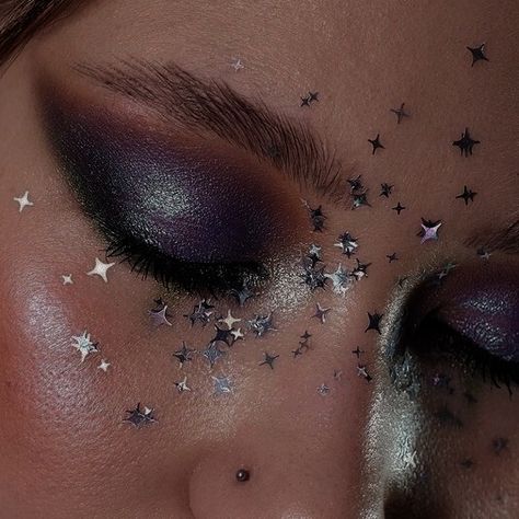 Star Prom Makeup, Night Themed Makeup, Space Aesthetic Makeup, Star Fairy Makeup, Glitter Witch Makeup, Tortured Poets Department Makeup, Goth Star Makeup, Starry Eye Makeup, Renicansse Fair Makeup