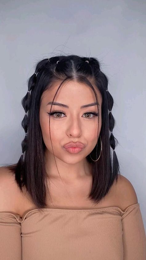 2000s Hairstyles, Tail Hairstyle, Concert Hairstyles, Rave Hair, Y2k Hairstyles, Birthday Hairstyles, Peinados Fáciles Para Cabello Corto, Penteado Cabelo Curto, Festival Hair