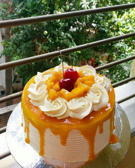 Citrus Splash Cake, Mango Birthday Cake, Mango Cake Decoration Ideas, Fruit Cake Design, Mango Cheesecake, Mango Cake, Mini Cakes Birthday, Sweet Dishes Recipes, Easy Cake Decorating