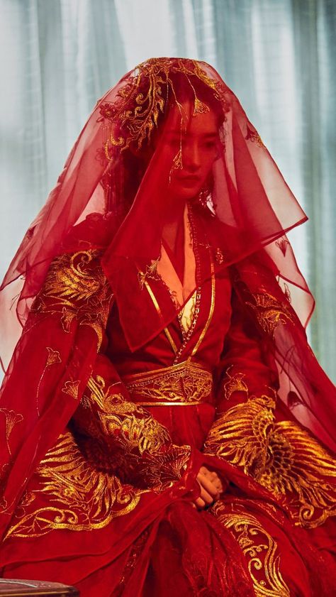 Red Chinese Wedding Dress, Ancient China Clothing, Chinese Wedding Photos, Japanese Wedding Dress, Japanese Bride, Chinese New Year Outfit, Chinese Princess Dress, Chinese Wedding Dress Traditional, Chinese Bride