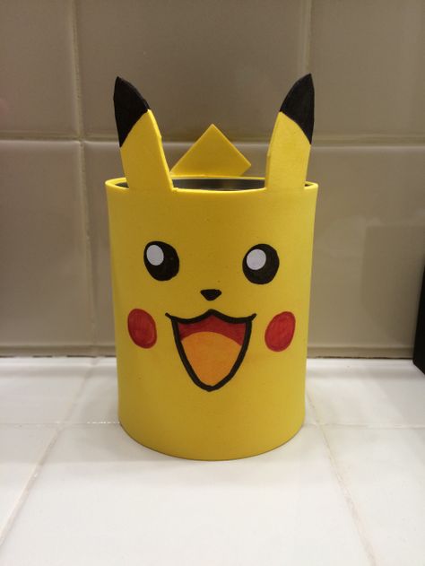 DIY Pokemon Pikachu pencil holder – themellors Diy Pencil Holder Ideas, Pencil Holders Diy Kids, Pokemon Crafts For Kids, Pencil Holder Ideas, Cute Pencil Holder, Tin Can Diy, Pokemon Party Decorations, Diy Pokemon, Diy Pencil Holder