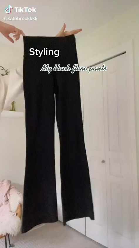 Flared Trousers Outfit, Flare Leggings Outfit, Outfits Leggins, Fesyen Islam, Black Flared Leggings, Black Pants Outfit, Trousers Outfit, Black Flare Pants, Pants Outfit Casual