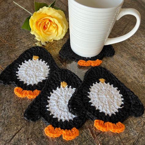 Small Hostess Gifts, Coasters Crochet, Penguin Decor, Coffee Home, Crochet Penguin, Gift Crochet, Pinterest Diy, Home Decor Unique, Crochet Bookmarks