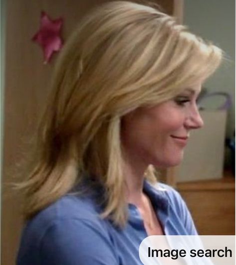 Claire From Modern Family Hair, Clair Dunphy Hair, Modern Family Claire Hair, Claire Modern Family Haircut, Claire Dunphy Hair, Julie Bowen Haircut, Julie Bowen Hair, Julie Bowen Modern Family, Claire Hair