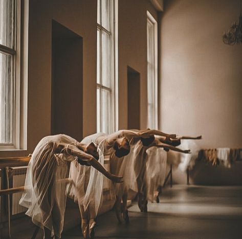 Svetlana Zakharova, An American In Paris, Anna Pavlova, Romantic Academia, Ballet Inspiration, Dance World, Dancing Aesthetic, Academia Aesthetic, Beige Aesthetic