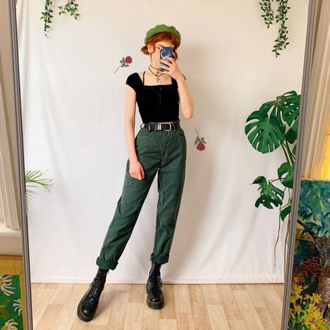 Bootleg Jeans Outfit, Liberty Mai, Beret Outfit, Second Hand Fashion, Bootleg Jeans, Artsy Outfit, 90s Outfit, Jeans Outfit, Looks Style