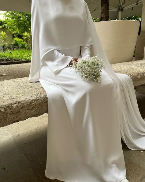 Hijabi Wedding Dress, Modest Bridal Dresses, Nikkah Outfit, Wedding Abaya, Hijabi Wedding, Baju Kahwin, Nikah Outfit, Hijabi Brides, Fesyen Islam