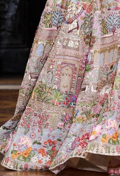 Rahul Mishra, Robes D'occasion, Indian Dresses Traditional, Traditional Indian Outfits, Stylish Dress Book, Lehenga Designs, Indian Fashion Dresses, Desi Fashion, Embroidery Fashion