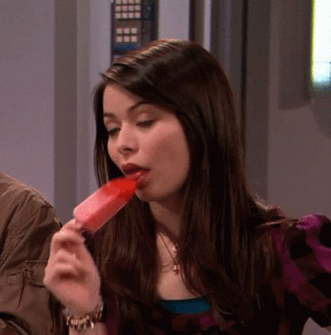 How You Doin Miranda Cosgrove GIF - How You Doin Miranda Cosgrove Popsicle - Discover & Share GIFs Icarly Actress, Jennifer Mccurdy, Miranda Cosgrove Icarly, Carly Shay, Drake And Josh, Lily Chee, Fred And George Weasley, Jennette Mccurdy, Mysterious Girl