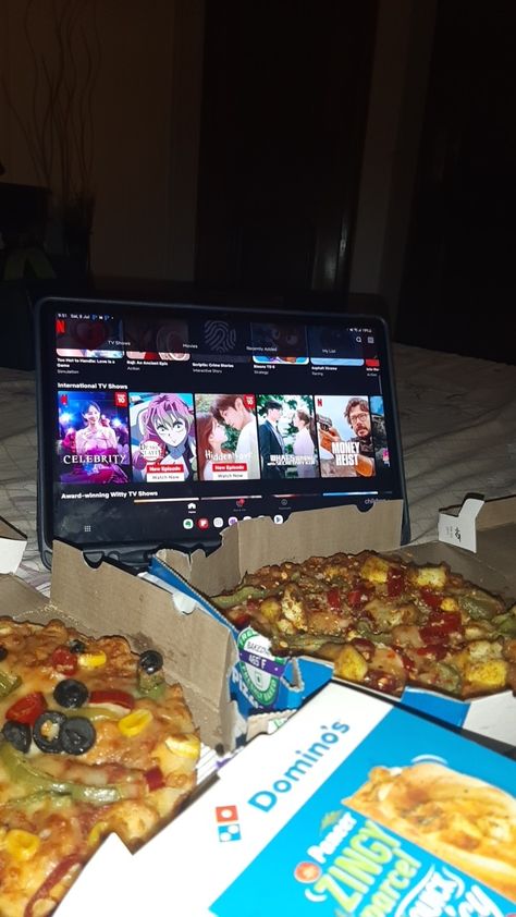 Dominos Pizza Snapchat Story, Dominos Pizza Aesthetic, Netflix Date, Pizza Couples, Pizza Aesthetic, Bangalore City, Domino's Pizza, Perfect Date Night, Dominos Pizza