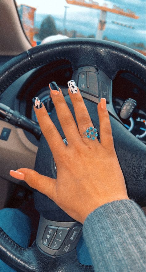 Western Nail Inspo Turquoise, Morgan Wallen Themed Nails, Western Punchy Nail Ideas, 21st Birthday Nails Western, White And Turquoise Nails Western, Nashville Nails Ideas Summer, Dip Powder Nails Western, Cute Western Nails Acrylic, Western Spring Nails