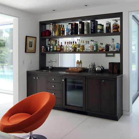 75 Mid-Century Modern Home Bar with Mirror Backsplash Ideas You'll Love - January, 2023 | Houzz Bar With Mirror Backsplash, Modern Basement Bar, Bar With Mirror, Modern Home Bar Designs, Mid Century Modern Bar, Modern Home Bar, Modern Basement, Mirror Backsplash, Home Bars