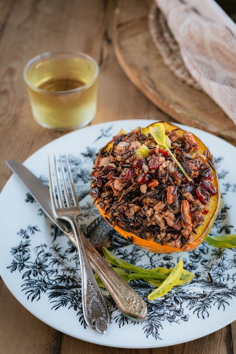 Sausage and Wild Rice Stuffed Acorn Squash - Rustic Joyful Food Wild Rice Stuffed Acorn Squash, Rice Stuffed Acorn Squash, Wild Rice Stuffing Recipes, Sausage Stuffed Acorn Squash, Thanksgiving Tables, Sausage Rice, Clean Meals, Stuffed Acorn Squash, Squash Varieties