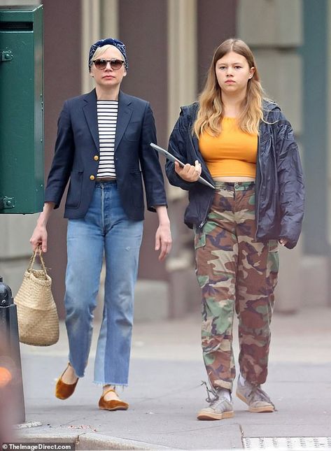 Michelle Williams Heath Ledger, Matilda Ledger, Michelle Williams Style, Michele Williams, Celebrity Doppelganger, Celebrity Children, Maternity Boutique, Boutique Names, Heath Ledger