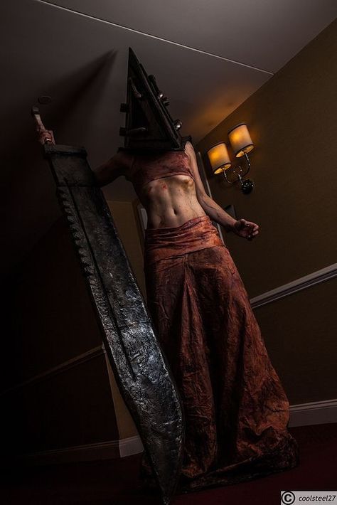 Halloween Costumes 2022, Pyramid Head, Halloween This Year, Silent Hill, Creative Halloween Costumes, Online Photo, Pyramid, This Year, Halloween Costumes