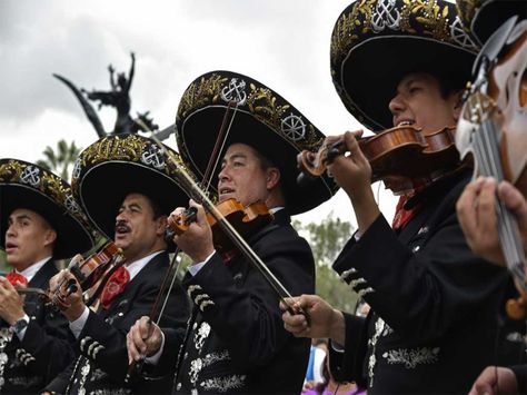 En la Gran Fiesta Mexicana en Garibaldi, habrá muestras de baile, talleres, espectáculos y expositores mexicano. Revisa la información. La entrada Asiste a la Gran Fiesta Mexicana en Garibaldi: Mariachis, pulquerías, salones de baile y más aparece primero en Dónde Ir: Tu guía de la Ciudad de México. ¿Qué hacer hoy?. Captain Hat