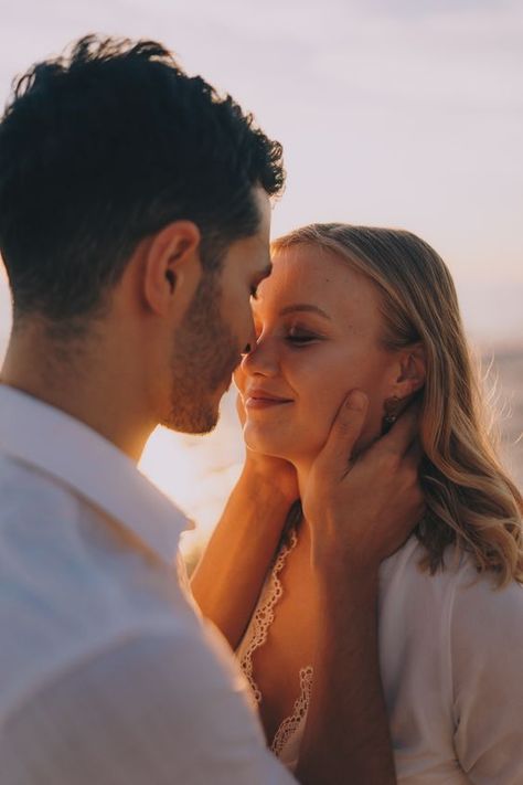 Couple Sunset, Spring Backdrop, Engagement Pictures Beach, Cottesloe Beach, Couples Beach Photography, Shooting Couple, Couple Beach Pictures, Couple Shooting, Couple Beach Photos