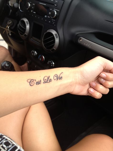 Cest La vie Such is life What will be will be Cest La Vie Tattoo Fonts, Cest La Vie Tattoo, La Vie Tattoo, Tatto Man, Longhorn Tattoo, What Will Be Will Be, Such Is Life, Gang Tattoos, Quote Tattoos Girls