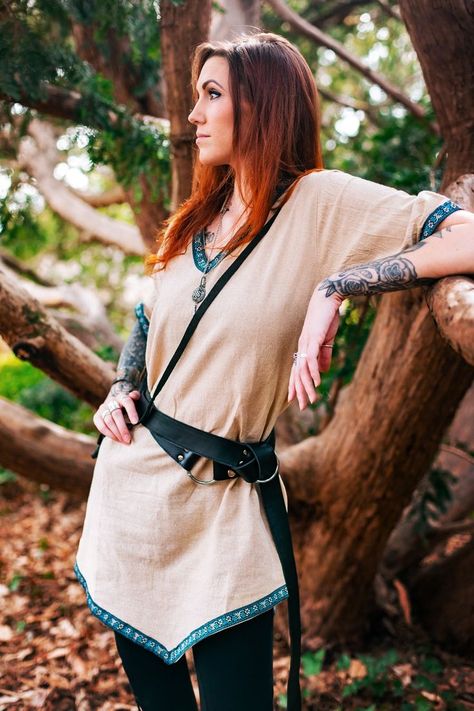 Aslaug Tunic by Verillas Medieval Female Clothing, Medival Outfits Commoners, Medieval Outfits Women, Medieval Clothing Women Warriors, Viking Woman Outfit, Casual Medieval Outfits, Casual Fantasy Outfit, Modern Medieval Fashion, Medieval Inspired Outfits