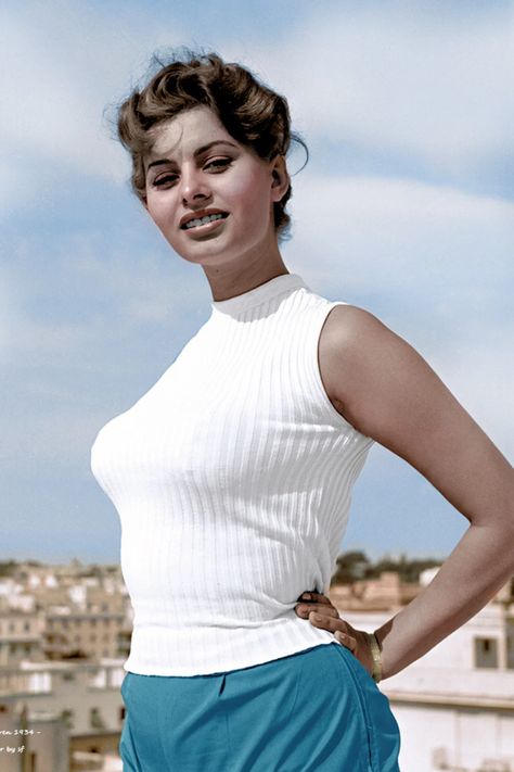 Soft Dramatic Body Type For Wardrobe, Outfits, And Style Dramatic Body Type Outfits, Dress Your Body Type, Romantic Body Type, Dress Body Type, Style Essence, Spanish Woman, Sofia Loren, Soft Dramatic, Old Hollywood Stars