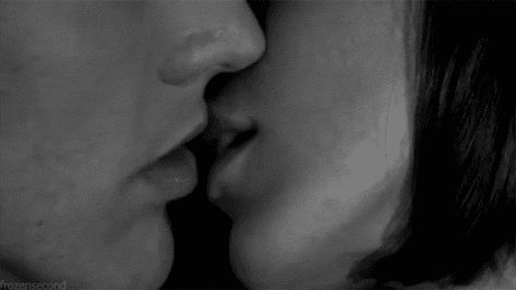 Josh and Jordan- first kiss How To Kiss Someone, Passionate Kiss Gif, Full Kiss, Calin Gif, Steam Artwork, Lips Photo, Good Kisser, Kissing Lips, Image Swag