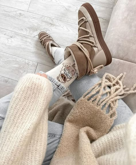 Inuikii Boots Outfit, Snow Bunny Outfit, Inuikii Boots, Beige Boots Outfit, Taupe Outfit, Starry Christmas, Cozy Winter Outfit, Winter Presets, Beige Boots