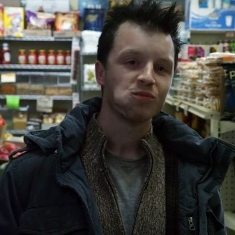 S1E09 Mickey Milkovich Season 1, Shameless Mickey, Mickey Milkovich, Shameless Mickey And Ian, Smash Board, Mickey And Ian, Noel Fisher, Tv Videos, Season 1