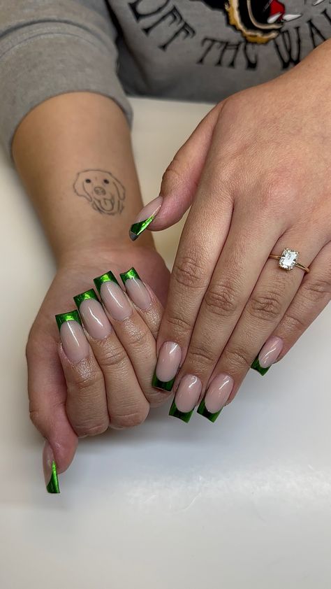 Green chrome frenchies Green Chrome Square Nails, Green Chrome French Tip Nails Square, Chrome Green Nails French, Dark Green Chrome French Tip Nails, Green Frenchies Nails, Green French Chrome Nails, Chrome French Tip Toes, Green Crome Nails Design, Chrome Green French Tip Nails