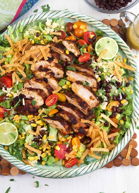 Santa Fe Salad Recipe Santa Fe Chicken Salad Recipe, Santa Fe Salad Recipe, Spring Mix Salad Recipes, Santa Fe Chicken Salad, Santa Fe Salad, Filling Salad Recipes, Santa Fe Chicken, Spring Mix Salad, Gluten Free Cookbooks