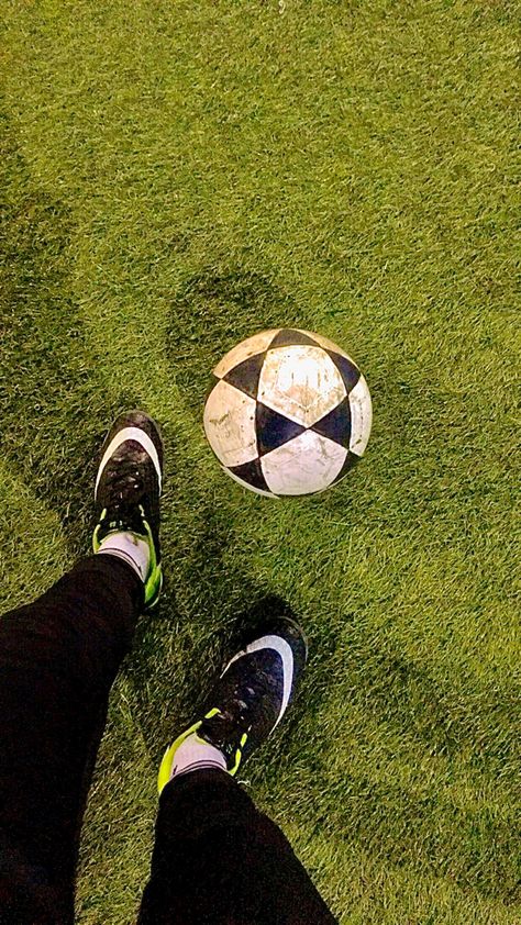 Football Snap, Football Aesthetic, Turf Football, Soccer Boots, Soccer Ball, Soccer, Football, India, Cars