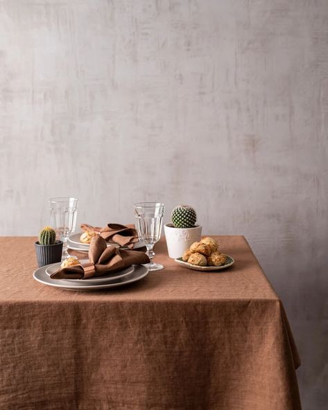 Cocoa Brown Linen Tablecloth. Warm Brown Table Linen. Various Colors. Sustainable Table Decor. Custom Size Tablecloth - Etsy Brown Tablecloths, Christmas Table Decor, Cosy Home, Tableware Design, Brown Table, Wicker Baskets Storage, Christmas Napkins, Cocoa Brown, Easter Table Decorations