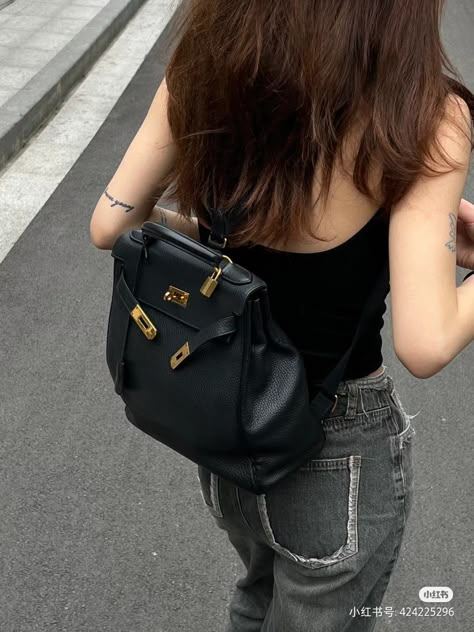 Angel Fashion, Aesthetic Backpack, Luxury Backpack, Backpack Outfit, Bff Tattoos, Girly Bags, Fancy Bags, Hermes Bags, Cute Bags