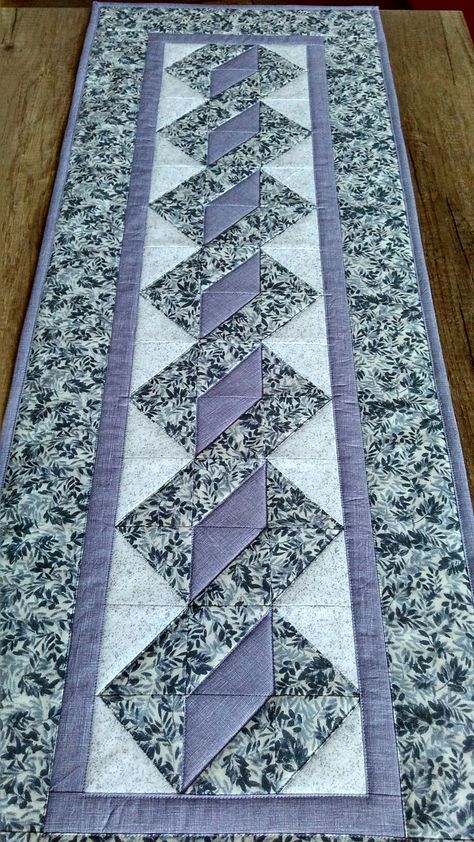 Christmas Table Runner Pattern, Quilted Table Runners Christmas, Patchwork Table Runner, Quilted Table Runners Patterns, Quilt Square Patterns, Half Square Triangle Quilts, Quilted Table Toppers, Christmas Runner, Table Runner And Placemats