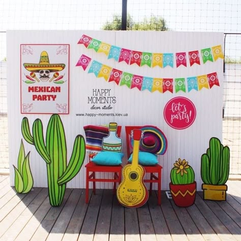 Diy Mexican Backdrop, Mexican Photo Backdrop, Mexican Backdrop Ideas, Mexican Theme Party Decorations Fiestas, Mexican Theme Backdrop Ideas, Fiesta Photo Backdrop, Diy Mexican Decor, Mexican Fiesta Party Ideas, Mexican Backdrop