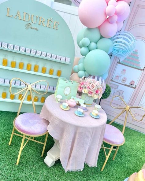 Laduree Party, Cinderella Birthday Party Decorations, Parisian Party Theme, Butterfly Themed Birthday Party, Confetti Theme, Paris Cakes, Parisian Party, Cinderella Birthday Party