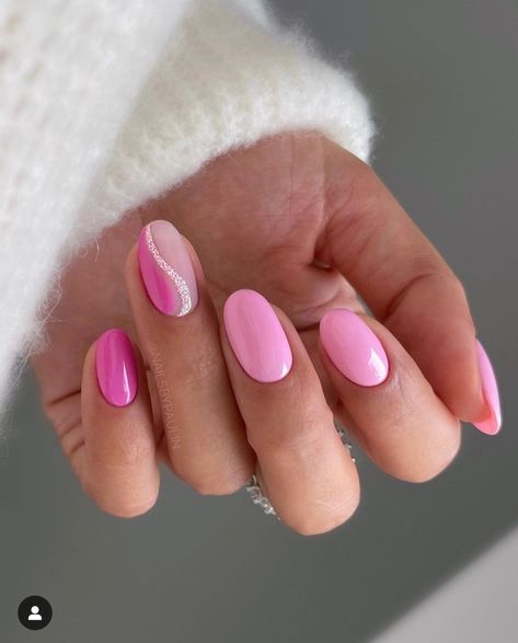 Nails With One Accent Nail, April Nails, Coral Nails, Nails Yellow, Round Nails, Pink Nail Designs, Pink Acrylic Nails, Nails 2024, Short Acrylic Nails