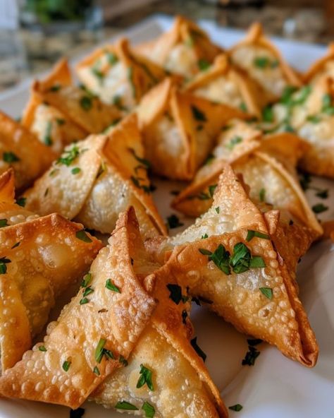 This appetizer takes the cake at parties! Appetizers Made With Wonton Wrappers, Best Savory Appetizers, Roll Up Appetizers, Puff Pastry Appetizers Make Ahead, Baked Wonton Wrapper Recipes Appetizers, Appetizers Using Won Ton Wrappers, Fried Appetizers, Jalepeno Popper Wonton Bites, Appetizer Skewers