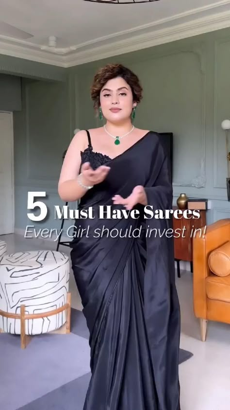 Partywear Saree Look, Saree Styling For Plus Size, Sari Plus Size, Farewell Saree Look Ideas, Farewell Sari Ideas, Farewell Sarees For Chubby Teens, Must Have Sarees, Saree Styles For Chubby Women, Fabric Combinations Fashion